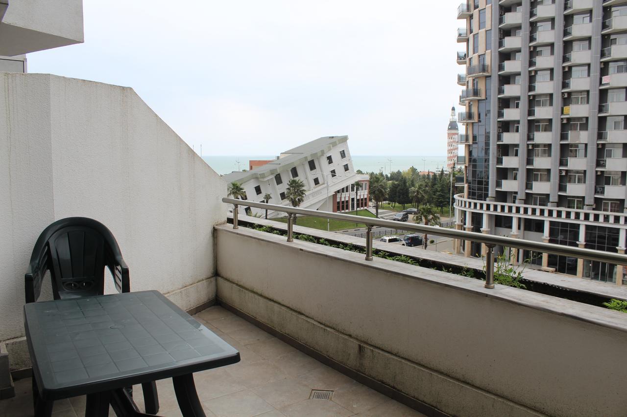 J.R Apartment In The Sea Batumi Exterior photo