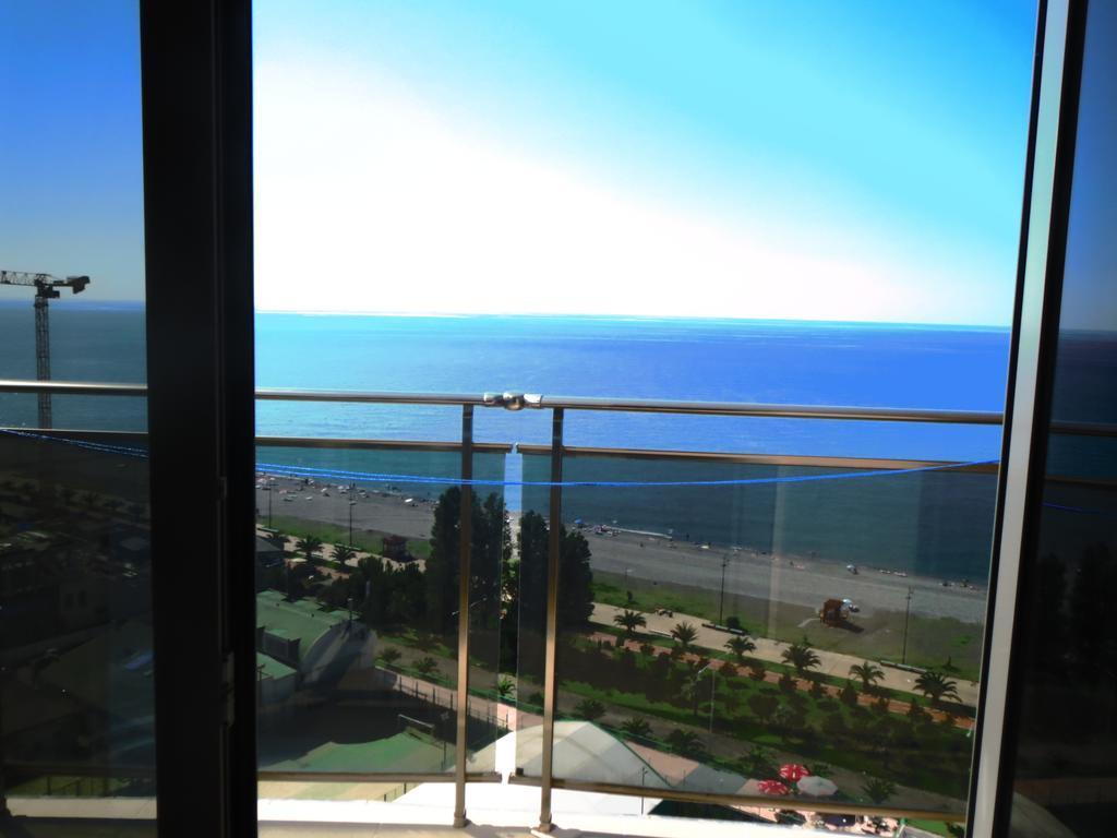 J.R Apartment In The Sea Batumi Exterior photo