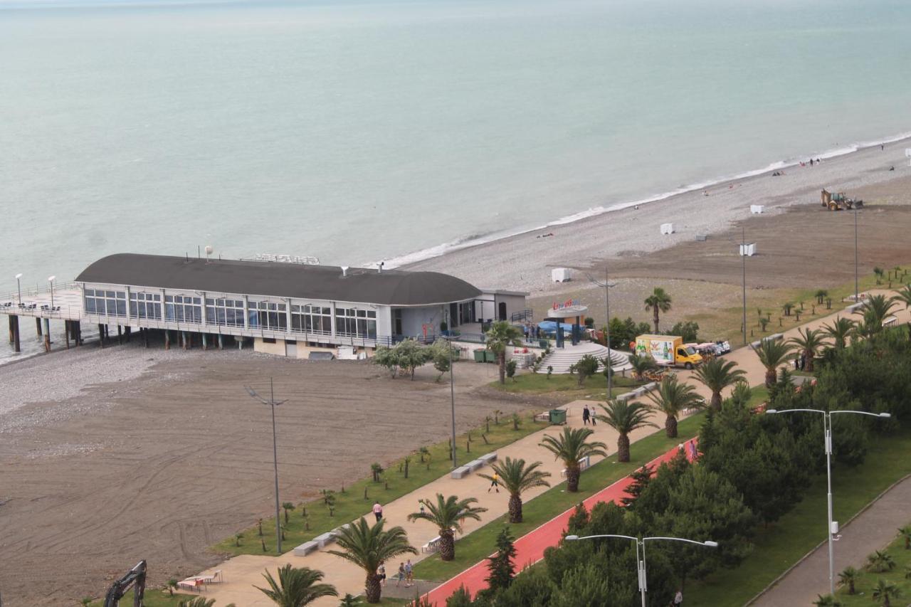 J.R Apartment In The Sea Batumi Exterior photo